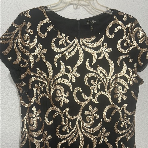 Jessica Simpson - Elegant Black and Gold sequence Dress size 10

Worn once - Picture 2 of 7